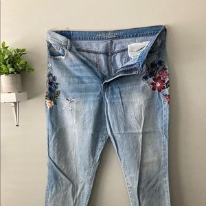 American Eagle Flower Jeans